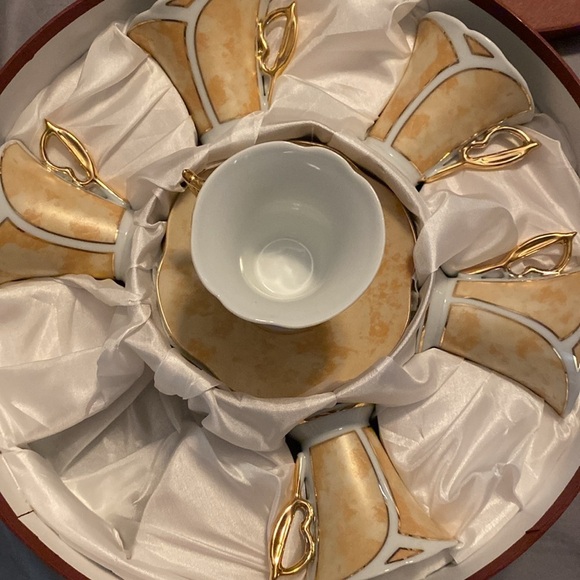 D’Lusso Home Collection Never Used Peach/beige color Demitasse/espresso set - Picture 4 of 4